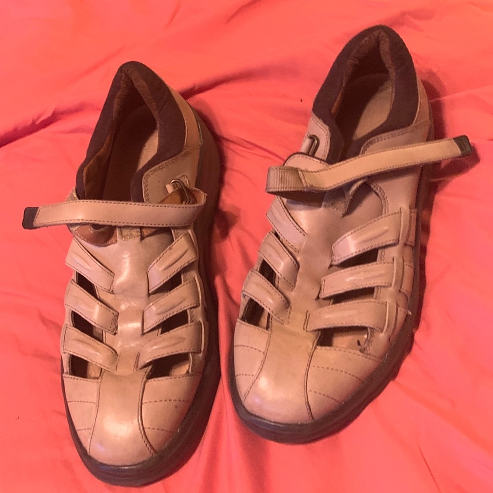 Comforts Leather walking on the clouds